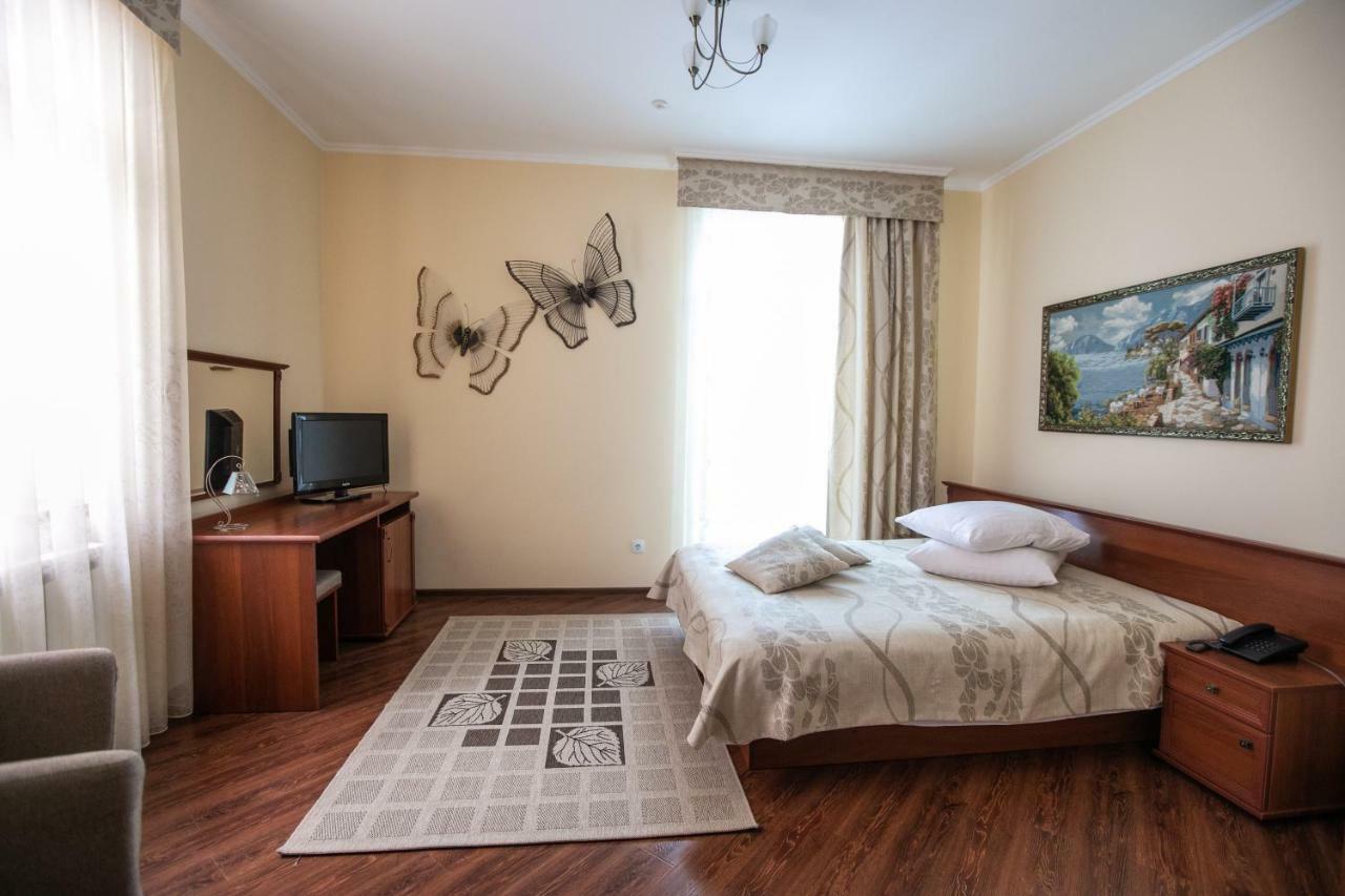Karpaty Hotel フースト エクステリア 写真